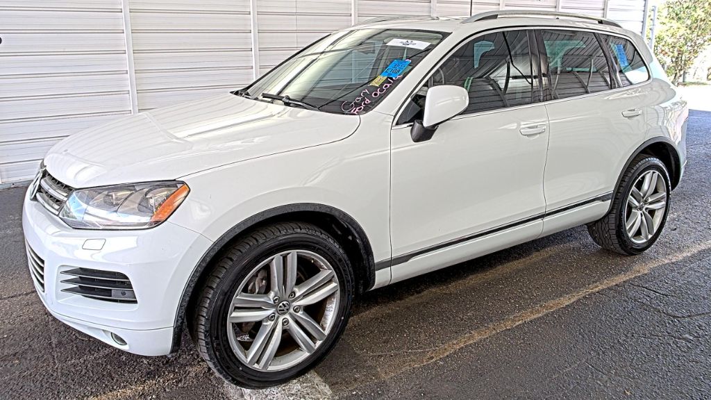 2013 Volkswagen Touareg Executive's photo